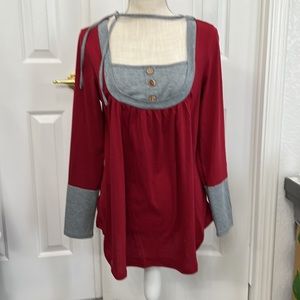 Wine red and gray top size small made by Noracora polyester wine red